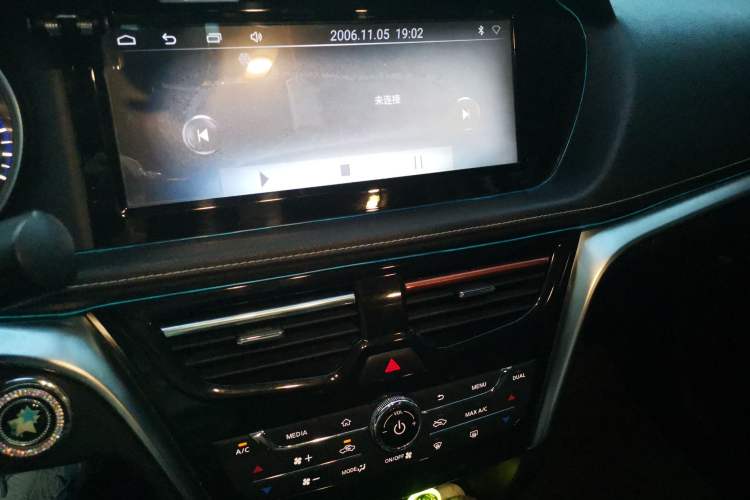 Used Venucia T90 2017 2.0L CVT Smart Edition Audio And AC Panel