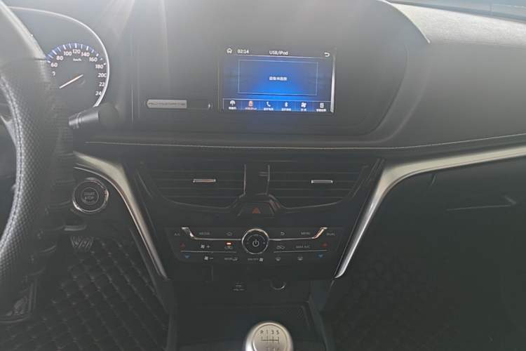 Used Venucia T90 2017 2.0L Manual ChenShang Edition Audio And AC Panel