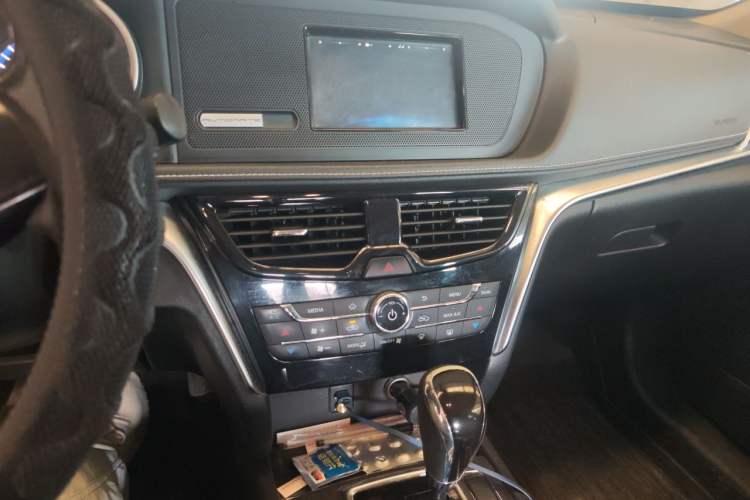 Used Venucia T90 2017 2.0L CVT Smart Edition Audio And AC Panel