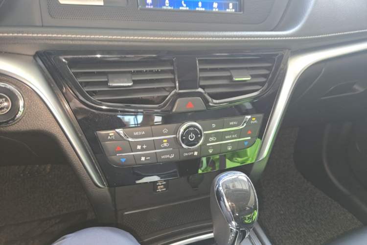 Used Venucia T90 2017 2.0L CVT Smart Edition Audio And AC Panel