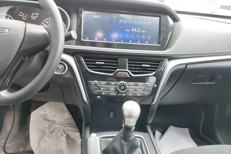 Used Venucia T90 2017 2.0L Manual Fashion Edition Audio And AC Panel