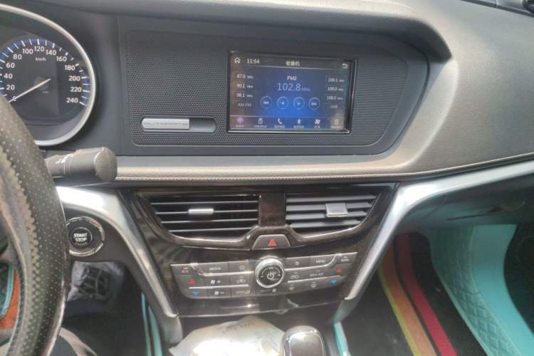 Used Venucia T90 2017 2.0L CVT Smart Edition Audio And AC Panel