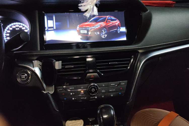 Used Venucia T90 2017 2.0L CVT Smart Edition Audio And AC Panel