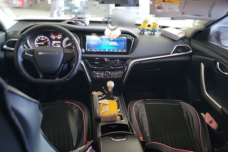Used Venucia T90 2017 2.0L Manual Fashion Edition Center Console