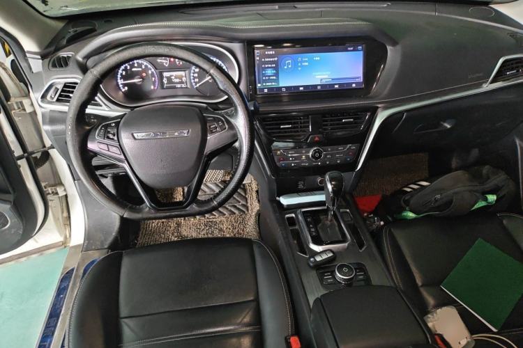 Used Venucia T90 2017 2.0L CVT Smart Edition Center Console