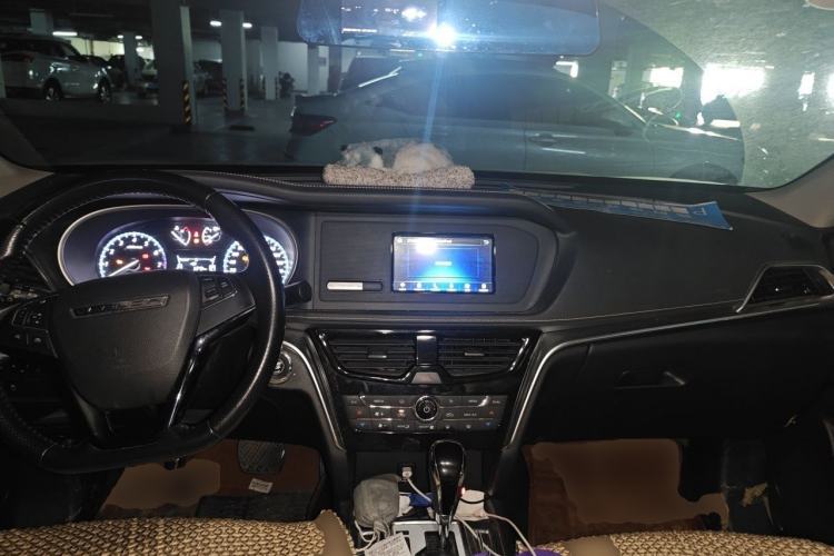 Used Venucia T90 2017 2.0L CVT Smart Edition Center Console