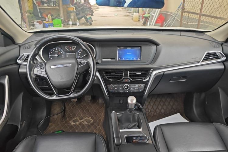 Used Venucia T90 2017 2.0L Manual ZhiShang Edition Center Console