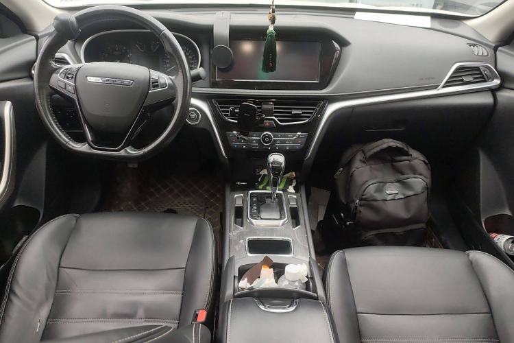 Used Venucia T90 2017 2.0L CVT Smart Edition Center Console