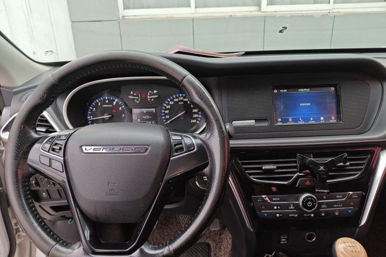 Used Venucia T90 2017 2.0L Manual ZhiShang Edition Center Console