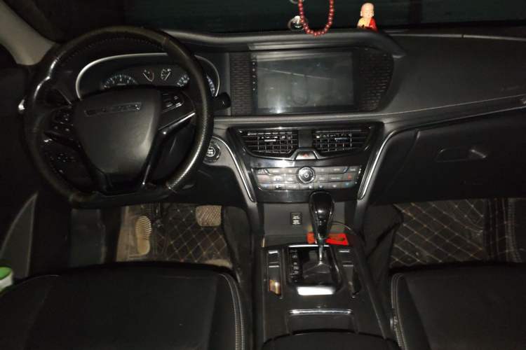 Used Venucia T90 2017 2.0L CVT Smart Edition Center Console