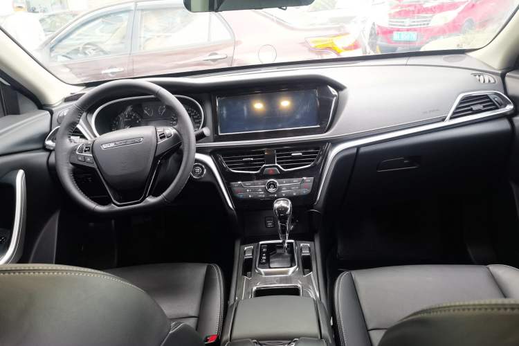 Used Venucia T90 2017 2.0L CVT Smart Edition Center Console