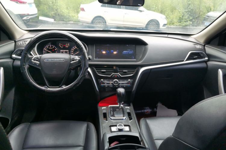Used Venucia T90 2017 2.0L CVT Smart Edition Center Console