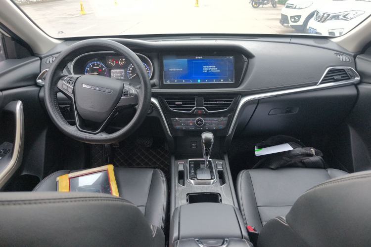 Used Venucia T90 2017 2.0L CVT Smart Edition Center Console