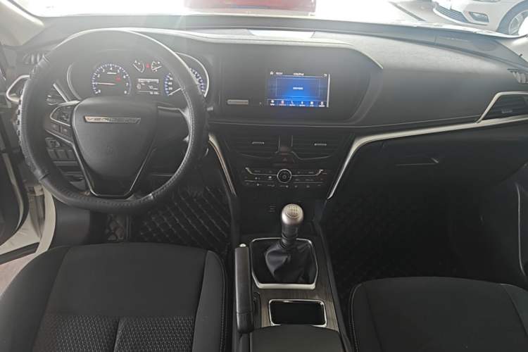 Used Venucia T90 2017 2.0L Manual ChenShang Edition Center Console