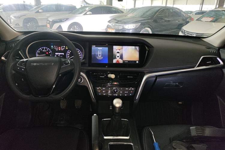 Used Venucia T90 2017 2.0L Manual ZhiShang Edition Center Console