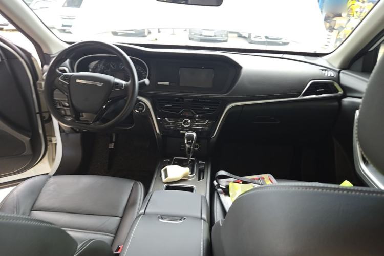 Used Venucia T90 2017 2.0L CVT Smart Edition Center Console