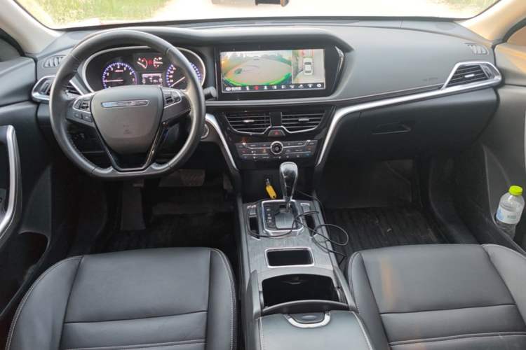Used Venucia T90 2017 2.0L CVT Smart Edition Center Console