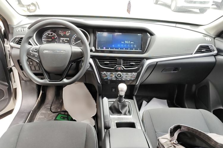 Used Venucia T90 2017 2.0L Manual Fashion Edition Center Console