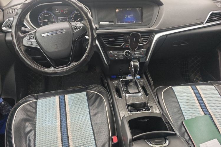 Used Venucia T90 2017 2.0L CVT Smart Edition Center Console