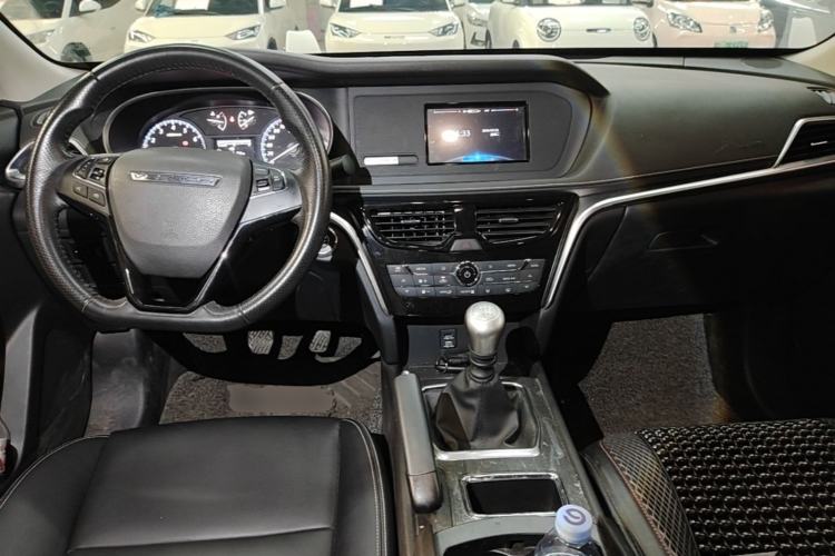 Used Venucia T90 2017 2.0L Manual ZhiShang Edition Center Console