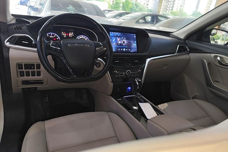 Used Venucia T90 2017 2.0L CVT Smart Edition Center Console
