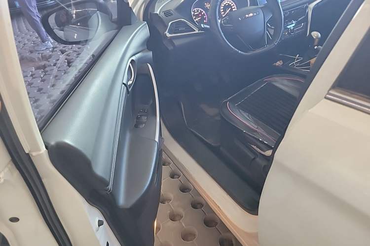 Used Venucia T90 2017 2.0L Manual Fashion Edition Driver Seat