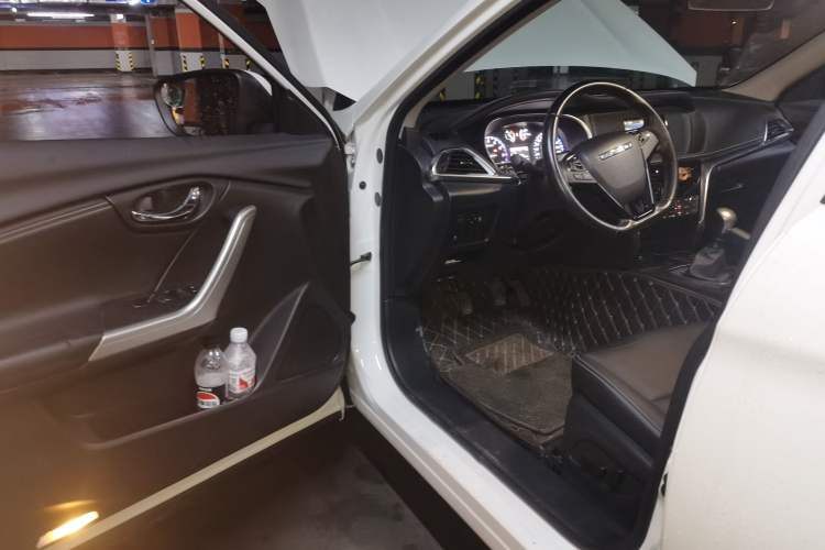 Used Venucia T90 2017 2.0L Manual ZhiShang Edition Driver Seat