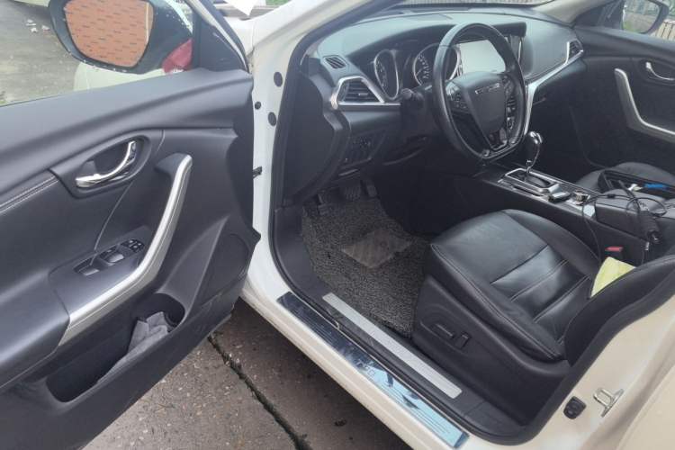 Used Venucia T90 2017 2.0L CVT Leading Edition Driver Seat