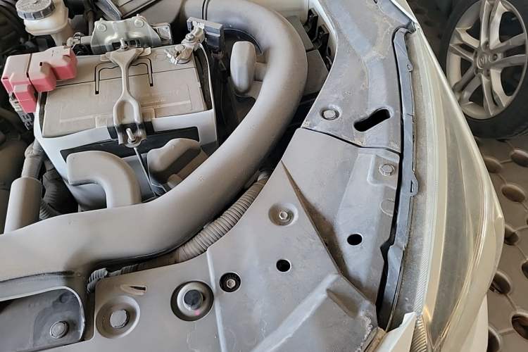 Used Venucia T90 2017 2.0L Manual Fashion Edition Engine Bay Left