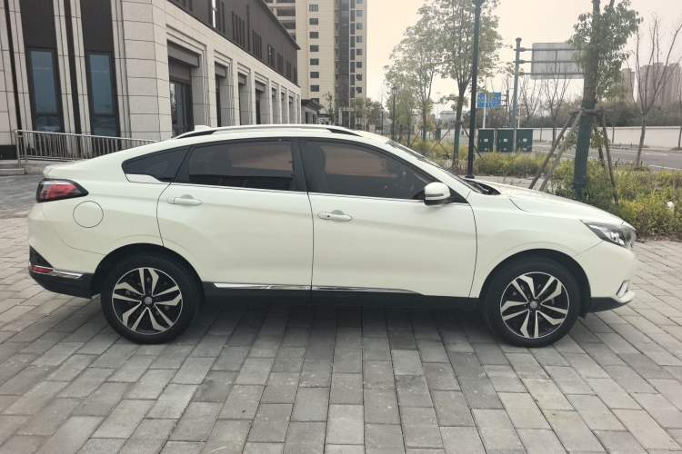 Used Venucia T90 2017 2.0L CVT Smart Edition Exterior 2