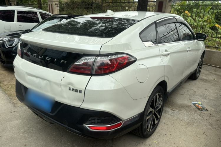 Used Venucia T90 2017 2.0L Manual Fashion Edition Exterior 2