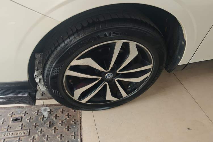 Used Venucia T90 2017 2.0L CVT Smart Edition Exterior 2