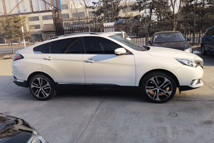 Used Venucia T90 2017 2.0L CVT Leading Edition Exterior 2