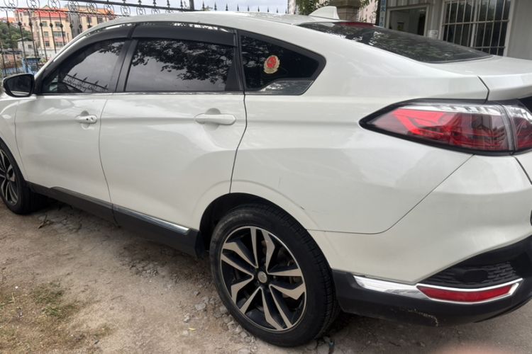 Used Venucia T90 2017 2.0L Manual Fashion Edition Exterior 3