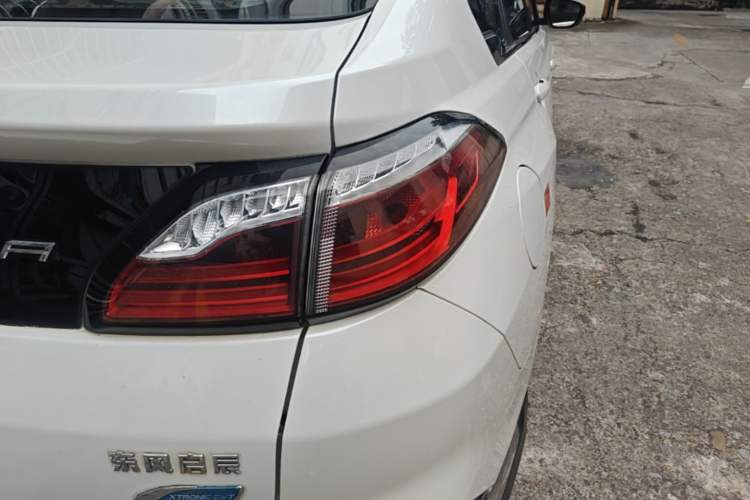 Used Venucia T90 2017 2.0L CVT Smart Edition Exterior 3