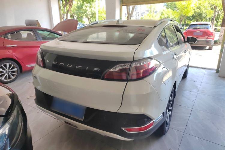 Used Venucia T90 2017 2.0L CVT Smart Edition Exterior 3
