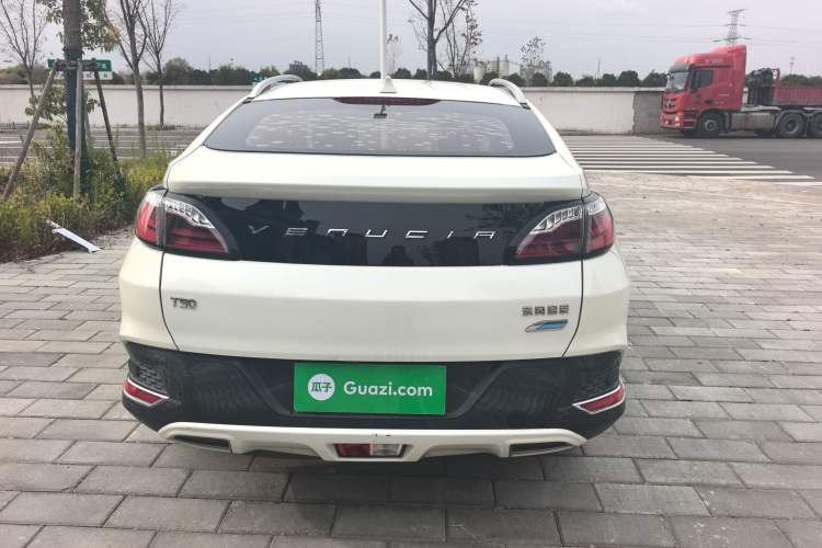 Used Venucia T90 2017 2.0L CVT Smart Edition Exterior 4