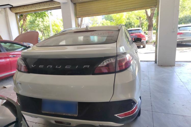 Used Venucia T90 2017 2.0L CVT Smart Edition Exterior 4