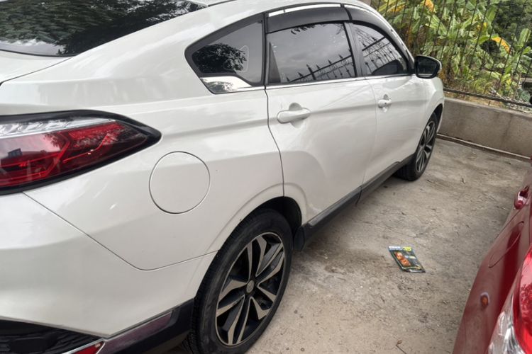 Used Venucia T90 2017 2.0L Manual Fashion Edition Exterior 5