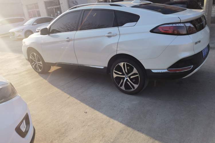 Used Venucia T90 2017 2.0L CVT Leading Edition Exterior 5