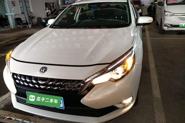 Used Venucia T90 2017 2.0L CVT Smart Edition Front