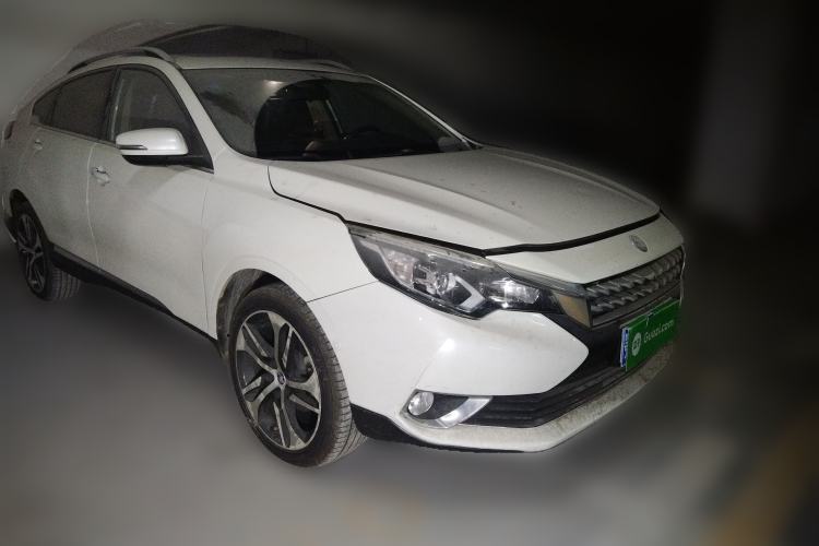 Used Venucia T90 2017 2.0L CVT Leading Edition Front Right 45 Deg