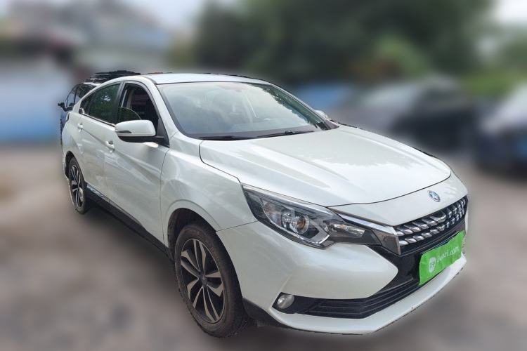 Used Venucia T90 2017 2.0L CVT Fashion Edition Front Right 45 Deg
