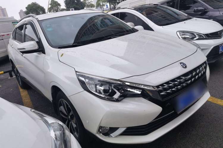 Used Venucia T90 2017 2.0L CVT Smart Edition Front Right 45 Deg