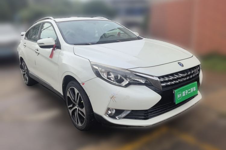 Used Venucia T90 2017 2.0L CVT Leading Edition Front Right 45 Deg