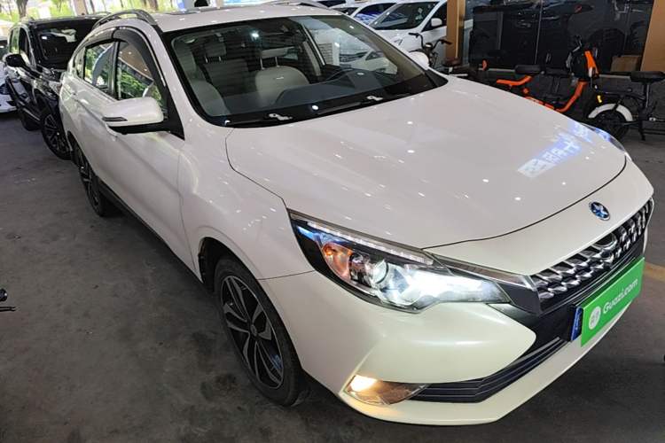 Used Venucia T90 2017 2.0L CVT Smart Edition Front Right 45 Deg