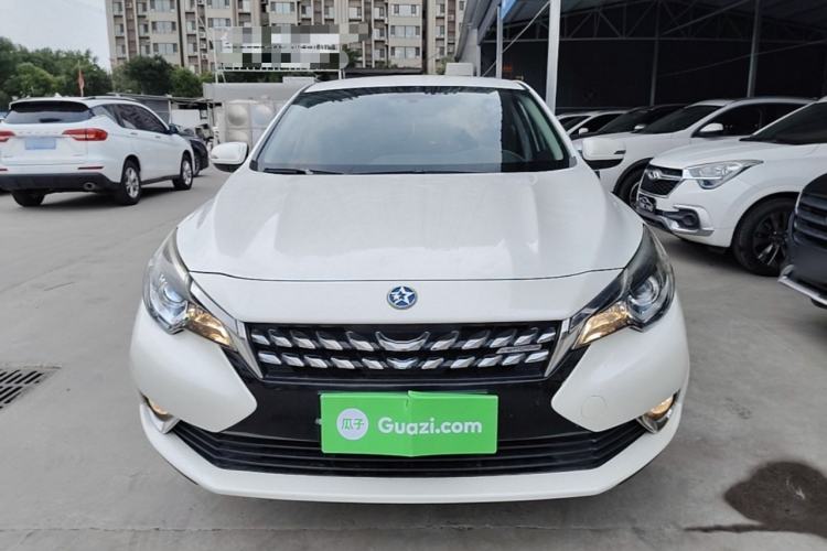 Used Venucia T90 2017 2.0L Manual Fashion Edition Front