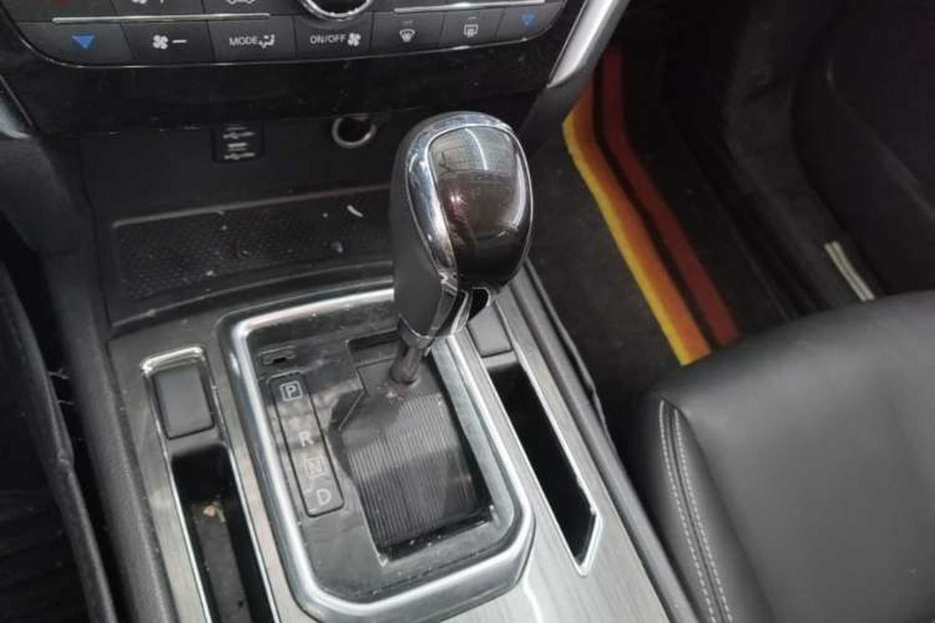 Used Venucia T90 2017 2.0L CVT Smart Edition Gear Lever