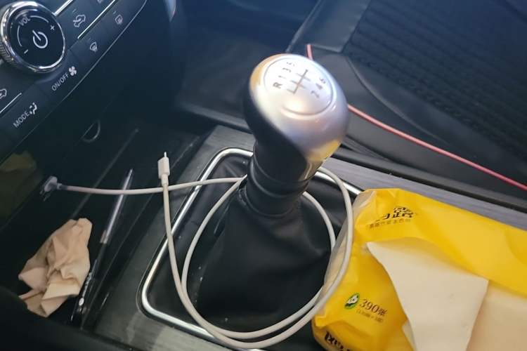 Used Venucia T90 2017 2.0L Manual Fashion Edition Gear Lever