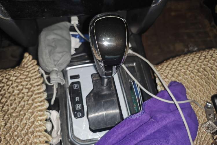 Used Venucia T90 2017 2.0L CVT Smart Edition Gear Lever